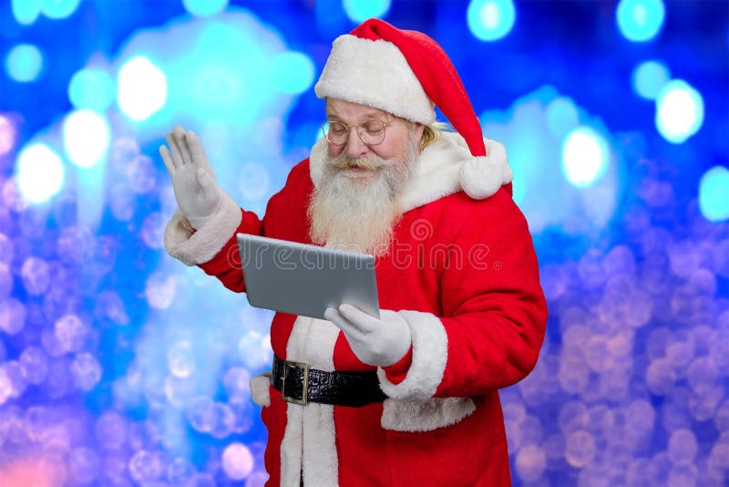 Überraschte Santa Claus mit PC-Tablette stockbilder Überraschte Santa Claus mit PC-Tablette stockbilder