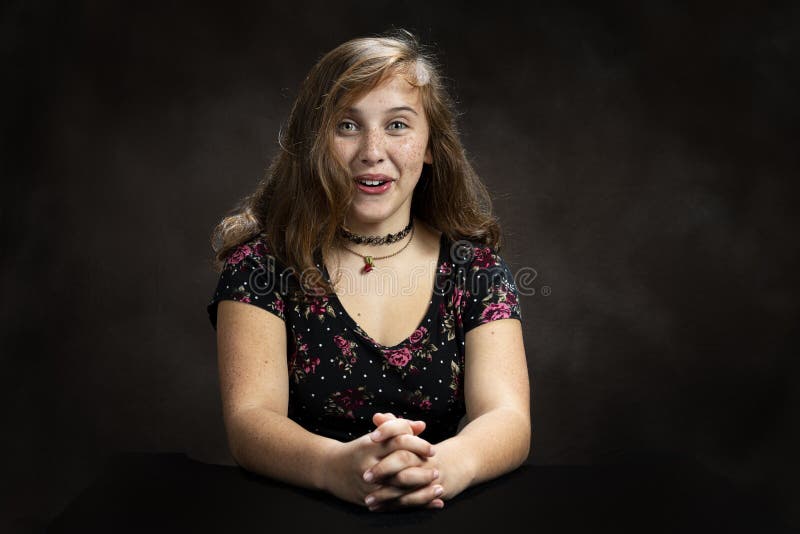 Überraschtes und erstaunliches Pre-Teen Girl stockfotos Überraschtes und erstaunliches Pre-Teen Girl stockfotos