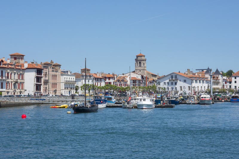 Łodzie w Jean De Luz, Ciboure schronieniu - Aquitaine, Francja zdjęcie stock Łodzie w Jean De Luz, Ciboure schronieniu - Aquitaine, Francja zdjęcie stock