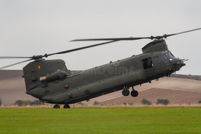 ŚMIGŁOWCE RAF CHINOOK, ENGLAND, 8 WRZEŚNIA 2007 R., Royal Air Force RAF Chinook Landing w terenie, Anglia, Wielka Brytania fotografia royalty free ŚMIGŁOWCE RAF CHINOOK, ENGLAND, 8 WRZEŚNIA 2007 R., Royal Air Force RAF Chinook Landing w terenie, Anglia, Wielka Brytania fotografia royalty free