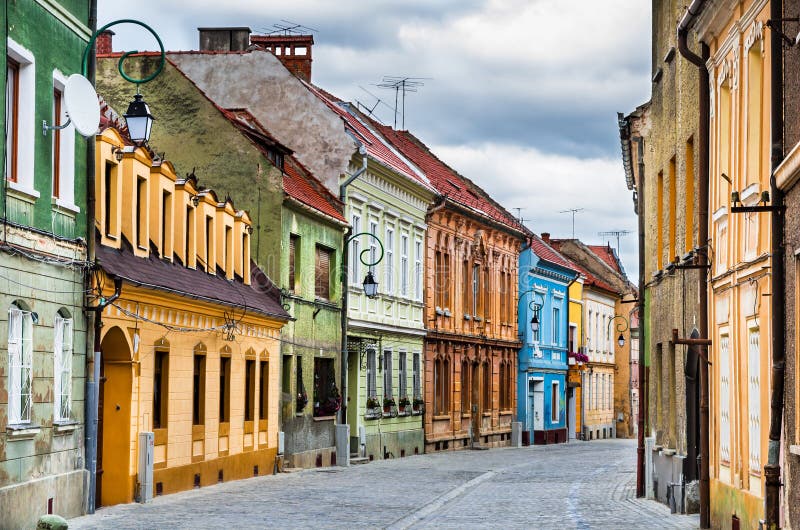 Średniowieczna ulica w Brasov, Rumunia fotografia stock Średniowieczna ulica w Brasov, Rumunia fotografia stock