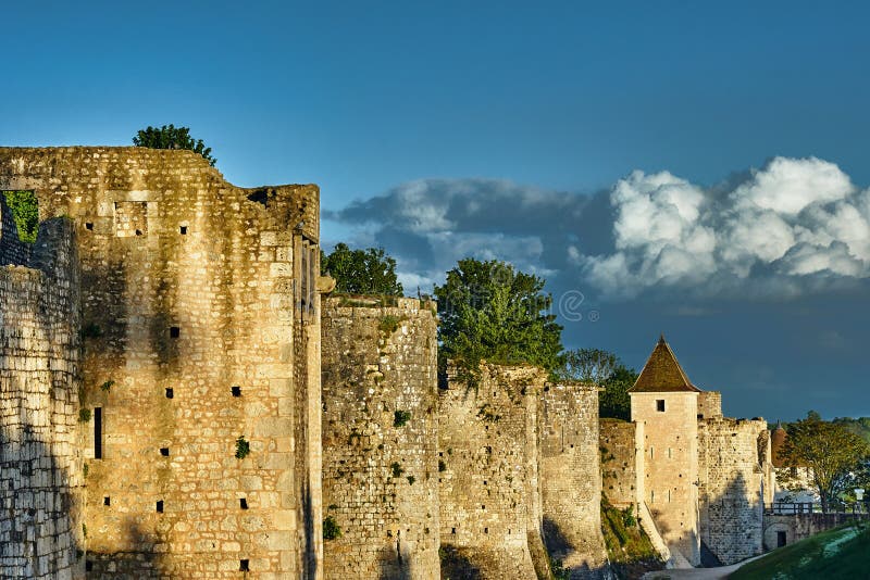 Średniowieczny góruje i ramparts fotografia stock Średniowieczny góruje i ramparts fotografia stock
