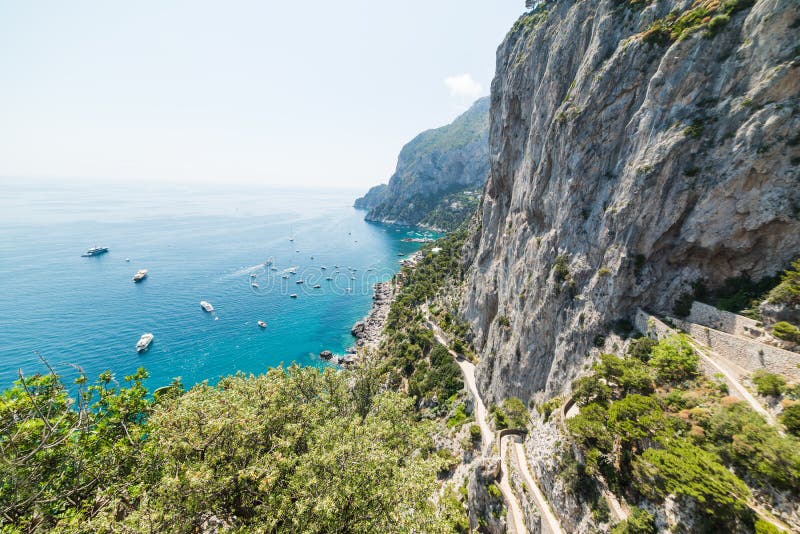 Świat sławny Przez Krupp w Capri wyspie widzieć od above fotografia royalty free Świat sławny Przez Krupp w Capri wyspie widzieć od above fotografia royalty free