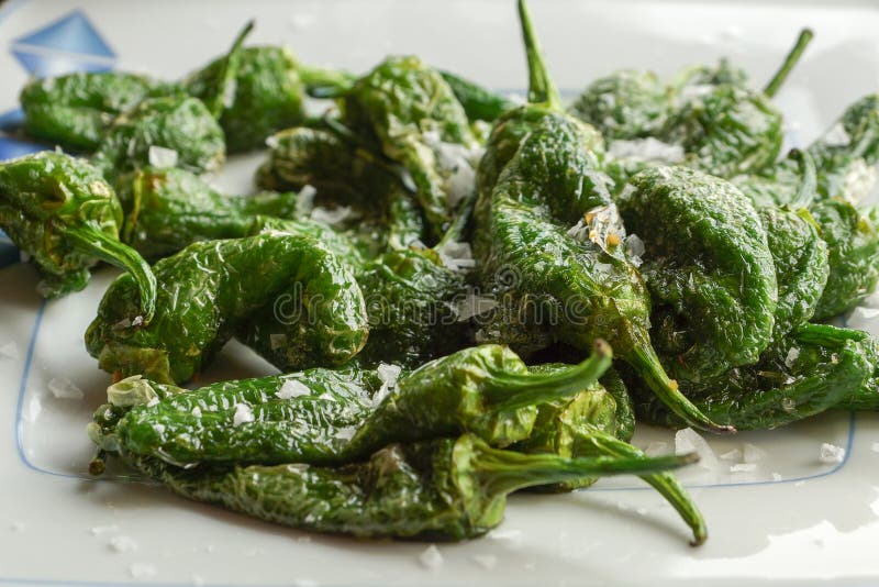 Świeża robić porcja Pimientos De Padron obrazy royalty free Świeża robić porcja Pimientos De Padron obrazy royalty free