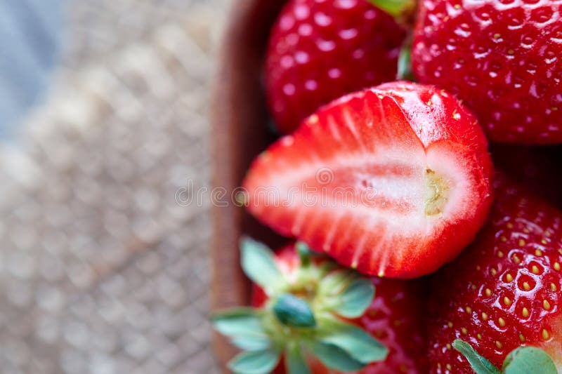 świeże organicznie dojrzałe truskawki obrazy stock świeże organicznie dojrzałe truskawki obrazy stock