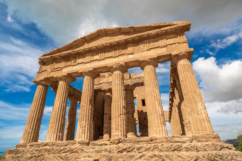 Świątynia Concordia starożytny grek świątynia w dolinie świątynie, Agrigento, Sicily, Włochy fotografia royalty free Świątynia Concordia starożytny grek świątynia w dolinie świątynie, Agrigento, Sicily, Włochy fotografia royalty free