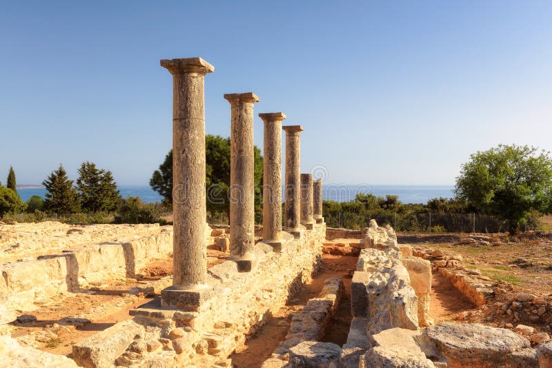 Świątynne kolumn ruiny antyczny Kourion, Limassol, Cypr obrazy royalty free Świątynne kolumn ruiny antyczny Kourion, Limassol, Cypr obrazy royalty free