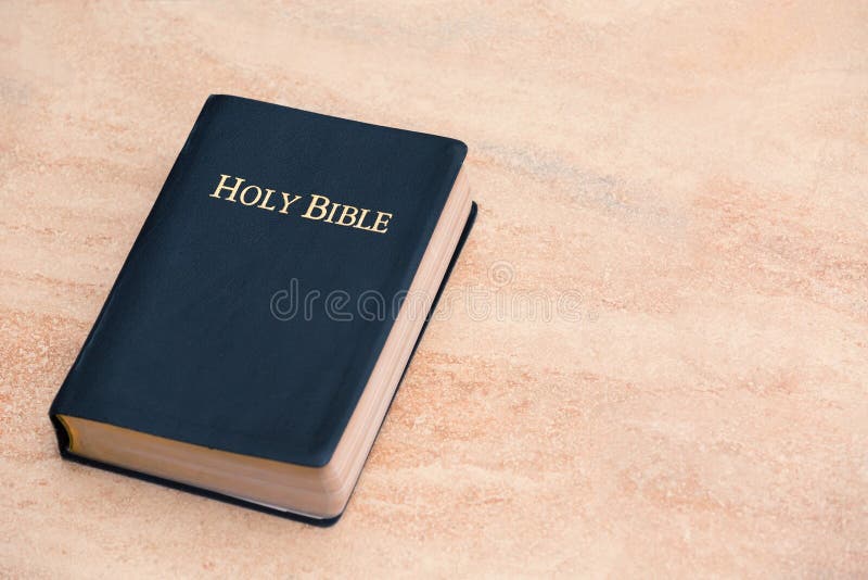 Biblia Zwana Pismem świętym To święta Księga Chrześcijan Święta Biblia Z Mieczem Starożytnym Zdjęcie Stock - Obraz złożonej z