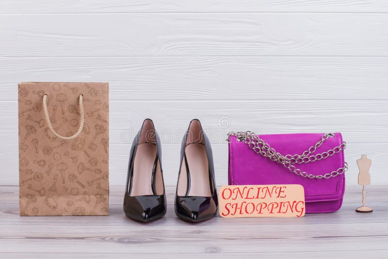 Żeńska rzemienna torba i buty zdjęcie stock Żeńska rzemienna torba i buty zdjęcie stock