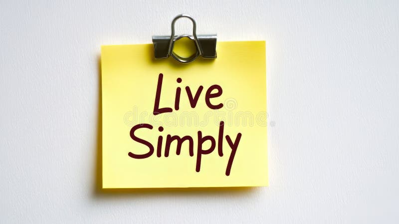 Żółta notatka Sticky Note izolowana na biało z uchwytami Clip Uplifting Live Simply Message. royalty ilustracja