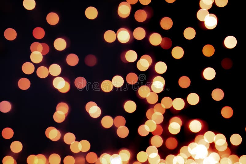 Żółty i pomarańczowy choinki bokeh na czarnym tle defocused połyskuje światła, Bożenarodzeniowy tło wzoru pojęcie zdjęcia royalty free Żółty i pomarańczowy choinki bokeh na czarnym tle defocused połyskuje światła, Bożenarodzeniowy tło wzoru pojęcie zdjęcia royalty free