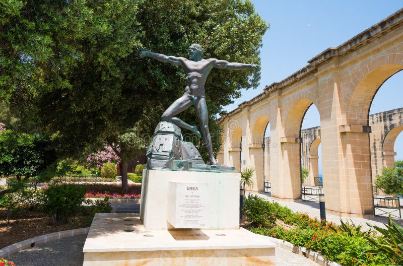 Άγαλμα ENEA στους χαμηλότερους κήπους Barrakka στοκ φωτογραφίες με δικαίωμα ελεύθερης χρήσης Άγαλμα ENEA στους χαμηλότερους κήπους Barrakka στοκ φωτογραφίες με δικαίωμα ελεύθερης χρήσης