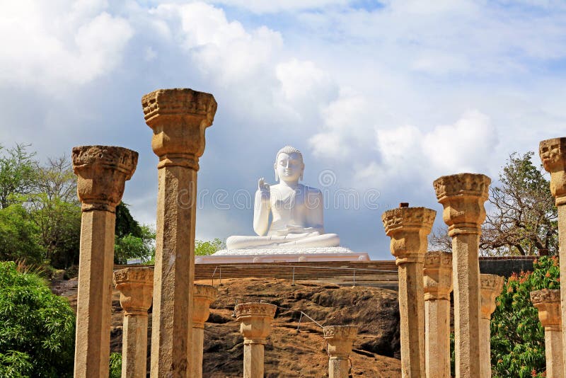 Άγαλμα Mihintale Βούδας Anuradhapura, παγκόσμια κληρονομιά της ΟΥΝΕΣΚΟ της Σρι Λάνκα στοκ εικόνες Άγαλμα Mihintale Βούδας Anuradhapura, παγκόσμια κληρονομιά της ΟΥΝΕΣΚΟ της Σρι Λάνκα στοκ εικόνες