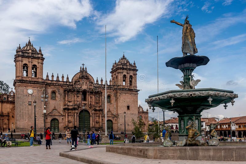 Άγαλμα Plaza de Armas σε Cusco, Περού στοκ εικόνες με δικαίωμα ελεύθερης χρήσης Άγαλμα Plaza de Armas σε Cusco, Περού στοκ εικόνες με δικαίωμα ελεύθερης χρήσης