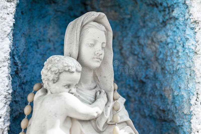 άγαλμα της κυρίας και του παιδιού ιησού στοκ εικόνα