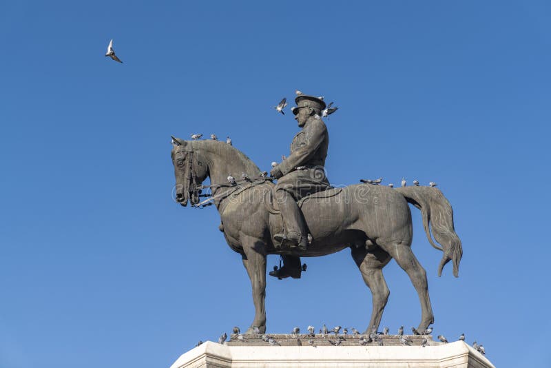 Άγαλμα του Mustafa Κεμάλ Ατατούρκ στη γειτονιά Ulus στοκ φωτογραφία Άγαλμα του Mustafa Κεμάλ Ατατούρκ στη γειτονιά Ulus στοκ φωτογραφία