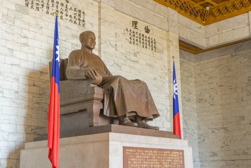 Άγαλμα χαλκού Chiang Kai -Kai-shek μέσα στην αναμνηστική αίθουσα Chiang Kai -Kai-shek στοκ φωτογραφίες Άγαλμα χαλκού Chiang Kai -Kai-shek μέσα στην αναμνηστική αίθουσα Chiang Kai -Kai-shek στοκ φωτογραφίες