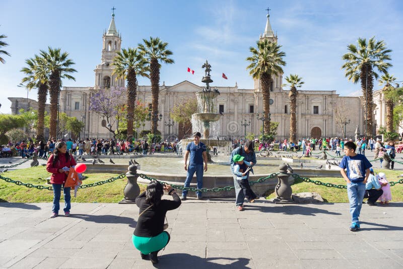 Άνθρωποι Plaza de Armas, Arequipa, Περού στοκ εικόνες Άνθρωποι Plaza de Armas, Arequipa, Περού στοκ εικόνες