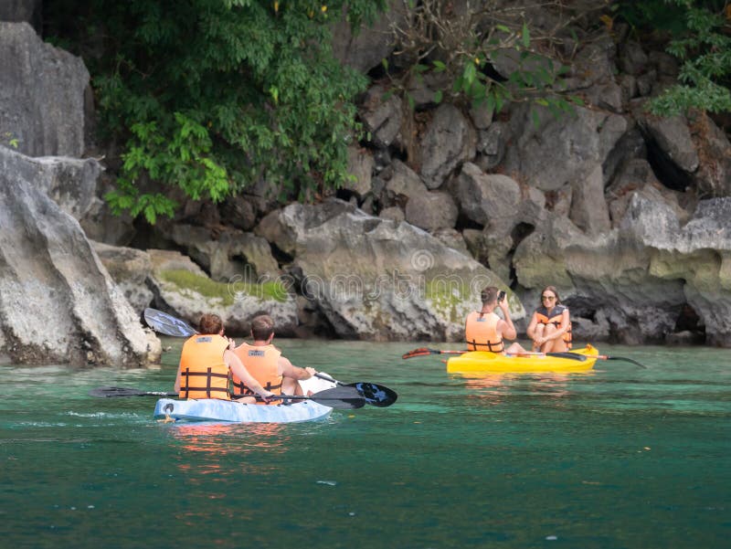 Άνθρωποι που απολαμβάνουν στο νησί Coron, Palawan, Φιλιππίνες, στις 16 Νοεμβρίου 2018 στοκ εικόνες με δικαίωμα ελεύθερης χρήσης Άνθρωποι που απολαμβάνουν στο νησί Coron, Palawan, Φιλιππίνες, στις 16 Νοεμβρίου 2018 στοκ εικόνες με δικαίωμα ελεύθερης χρήσης