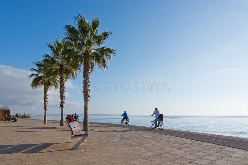 Άνθρωποι στο θαλάσσιο περίπατο Molinar στοκ εικόνες Άνθρωποι στο θαλάσσιο περίπατο Molinar στοκ εικόνες