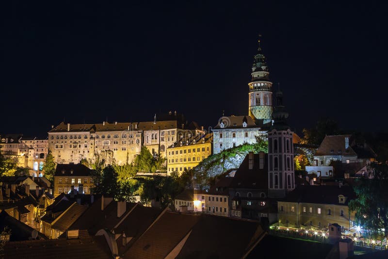 Άποψη Cesky Krumlov τη νύχτα, Τσεχία στοκ φωτογραφίες με δικαίωμα ελεύθερης χρήσης Άποψη Cesky Krumlov τη νύχτα, Τσεχία στοκ φωτογραφίες με δικαίωμα ελεύθερης χρήσης