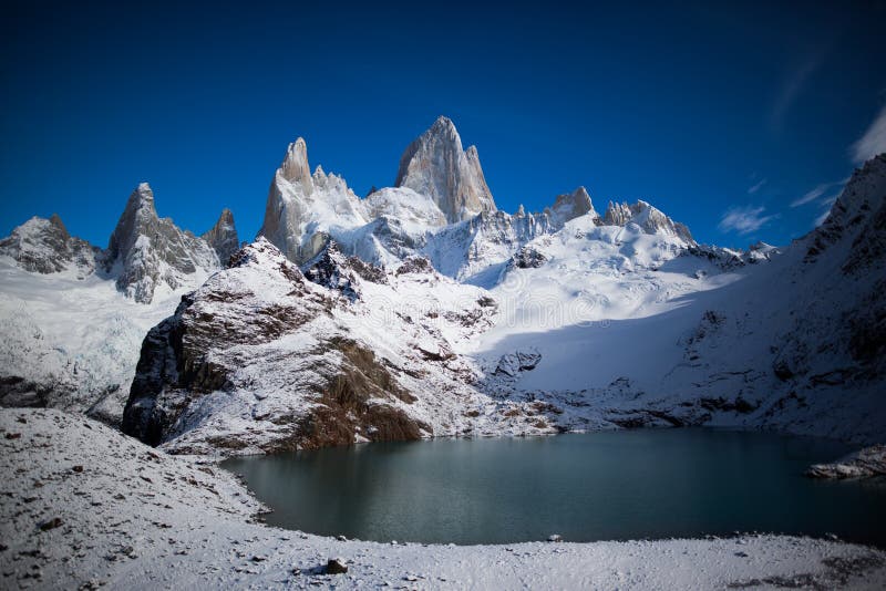 Άποψη Laguna de Los Tres Panoramatic και το βουνό της Fitz Roy, Παταγωνία, Αργεντινή στοκ φωτογραφία Άποψη Laguna de Los Tres Panoramatic και το βουνό της Fitz Roy, Παταγωνία, Αργεντινή στοκ φωτογραφία