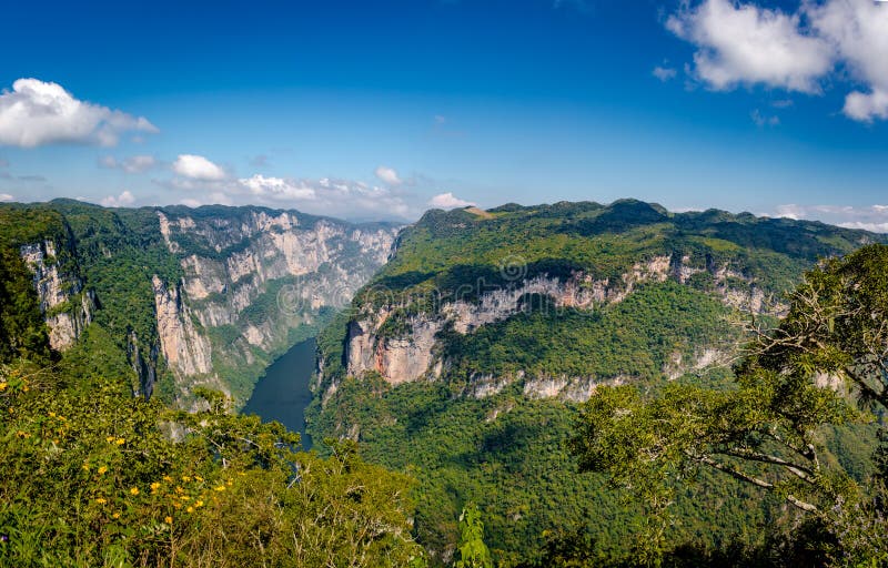 Άποψη άνωθεν το φαράγγι Sumidero - Chiapas, Μεξικό στοκ φωτογραφία Άποψη άνωθεν το φαράγγι Sumidero - Chiapas, Μεξικό στοκ φωτογραφία