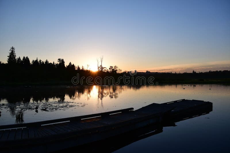Άποψη ανατολής στη λίμνη Burnaby στοκ εικόνες Άποψη ανατολής στη λίμνη Burnaby στοκ εικόνες