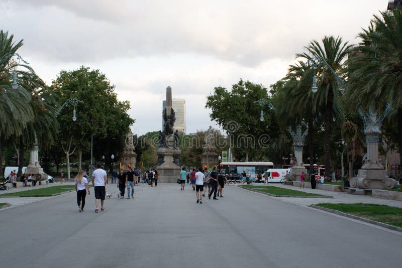 Άποψη από Arc de Triomf στη Βαρκελώνη Ισπανία στοκ φωτογραφία με δικαίωμα ελεύθερης χρήσης Άποψη από Arc de Triomf στη Βαρκελώνη Ισπανία στοκ φωτογραφία με δικαίωμα ελεύθερης χρήσης