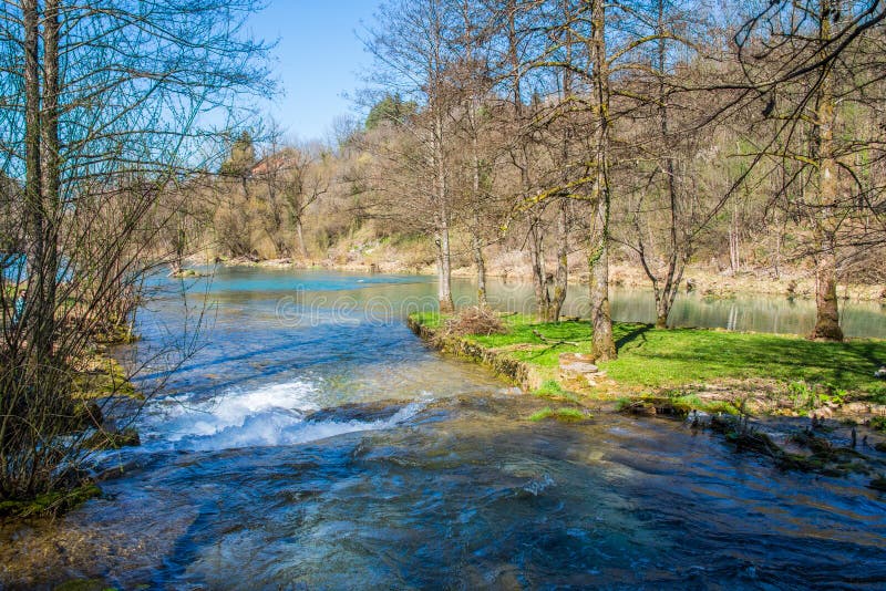 Άποψη από τις λίμνες σε Plitvice, Κροατία στοκ φωτογραφία με δικαίωμα ελεύθερης χρήσης Άποψη από τις λίμνες σε Plitvice, Κροατία στοκ φωτογραφία με δικαίωμα ελεύθερης χρήσης