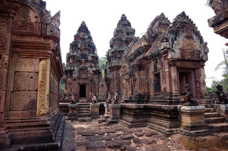 Άποψη πέρα από το ναό Banteay Srei, Καμπότζη στοκ φωτογραφία Άποψη πέρα από το ναό Banteay Srei, Καμπότζη στοκ φωτογραφία