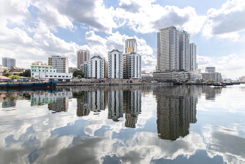 Άποψη ποταμών Pasig από το οχυρό Σαντιάγο σε εντός των τειχών, Μανίλα, Φιλιππίνες, 9,2019 Ιουνίου στοκ εικόνες Άποψη ποταμών Pasig από το οχυρό Σαντιάγο σε εντός των τειχών, Μανίλα, Φιλιππίνες, 9,2019 Ιουνίου στοκ εικόνες