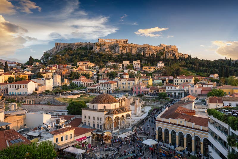 Άποψη στο ναό Parthenon της ακρόπολη και την παλαιά πόλη, Πλάκα της Αθήνας, Ελλάδα στοκ φωτογραφία