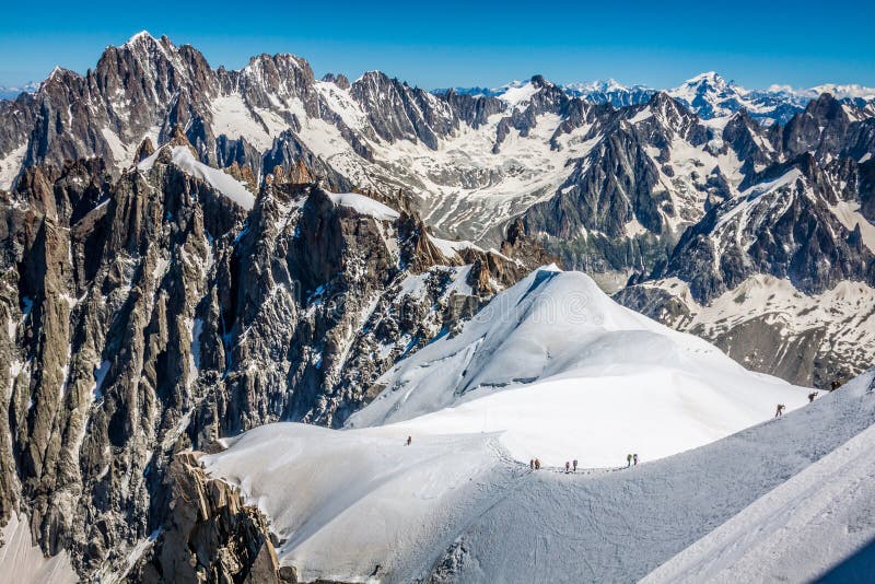 Άποψη σχετικά με τις Άλπεις από το Aiguille du Midi, Chamonix στοκ φωτογραφία
