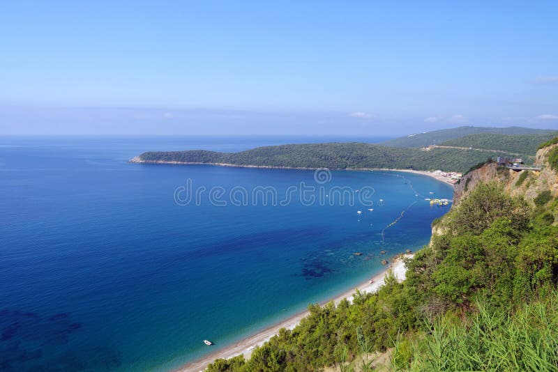 Άποψη της παραλίας Jaz κοντά σε Budva, Μαυροβούνιο στοκ εικόνες Άποψη της παραλίας Jaz κοντά σε Budva, Μαυροβούνιο στοκ εικόνες