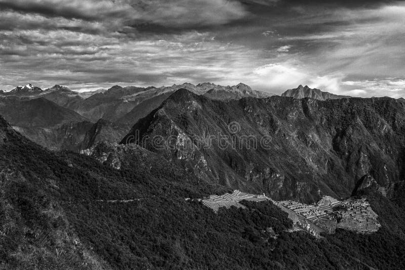 Άποψη της χαμένης πόλης Incan Machu Picchu κοντά σε Cusco, Περού Το Machu Picchu είναι ένα περουβιανό ιστορικό άδυτο στοκ φωτογραφίες Άποψη της χαμένης πόλης Incan Machu Picchu κοντά σε Cusco, Περού Το Machu Picchu είναι ένα περουβιανό ιστορικό άδυτο στοκ φωτογραφίες