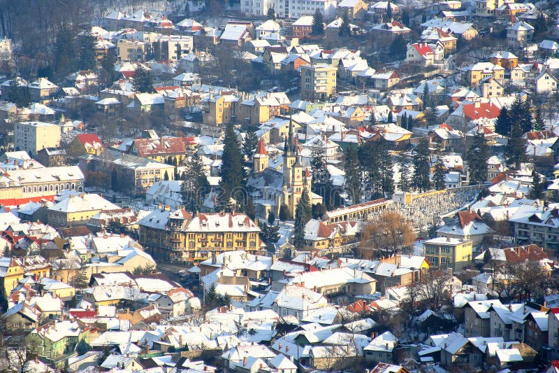 Άποψη της χειμερινής πόλης Brasov, Ρουμανία στοκ φωτογραφίες Άποψη της χειμερινής πόλης Brasov, Ρουμανία στοκ φωτογραφίες