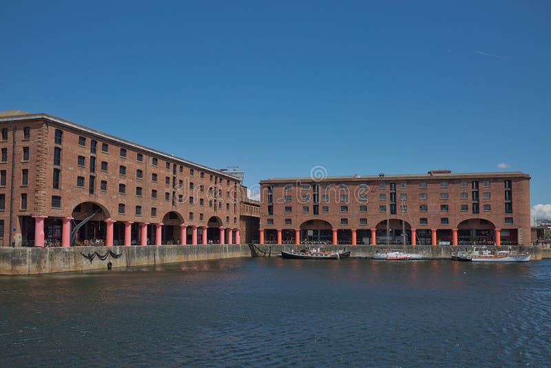 Άποψη του Albert Dock στο Λίβερπουλ, Αγγλία Το Albert Dock είναι ένα συγκρότημα λιμενικών κτιρίων και αποθηκών στοκ φωτογραφία Άποψη του Albert Dock στο Λίβερπουλ, Αγγλία Το Albert Dock είναι ένα συγκρότημα λιμενικών κτιρίων και αποθηκών στοκ φωτογραφία
