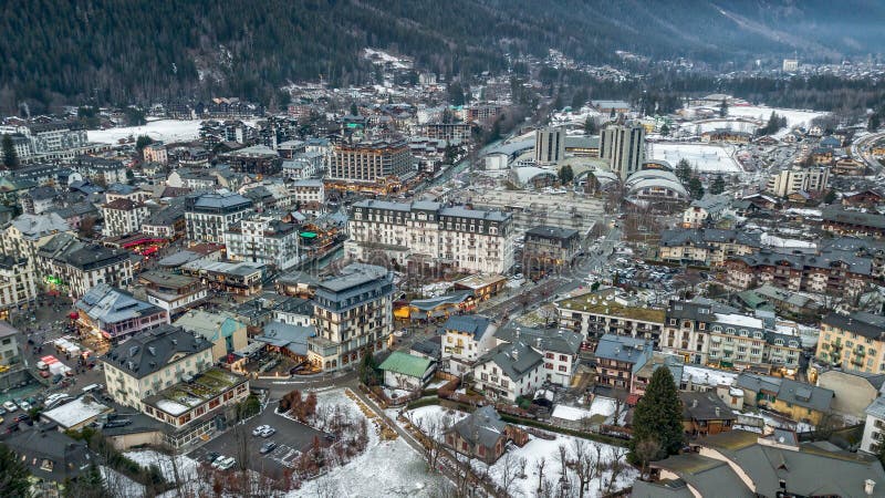 Άποψη του Chamonix Mont Blanc, από μη επανδρωμένο αεροσκάφος, στις γαλλικές Άλπεις στοκ φωτογραφίες