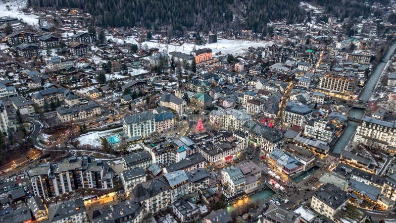 Άποψη του Chamonix Mont Blanc, από μη επανδρωμένο αεροσκάφος, στις γαλλικές Άλπεις στοκ φωτογραφία με δικαίωμα ελεύθερης χρήσης