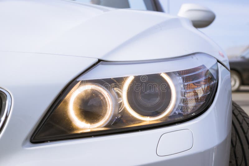 Άσπρο BMW-αυτοκίνητο coupe z4 στοκ εικόνα Άσπρο BMW-αυτοκίνητο coupe z4 στοκ εικόνα
