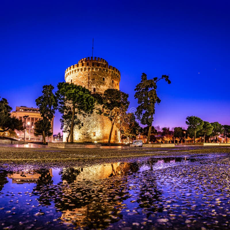 Άσπρος πύργος της πόλης Θεσσαλονίκης στη Dawn στοκ φωτογραφία με δικαίωμα ελεύθερης χρήσης Άσπρος πύργος της πόλης Θεσσαλονίκης στη Dawn στοκ φωτογραφία με δικαίωμα ελεύθερης χρήσης