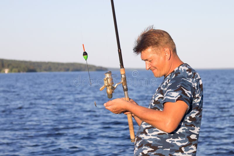Άτομο με μια ράβδο αλιείας