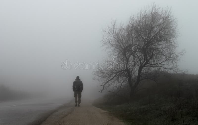 Άτομο στο δρόμο στοκ εικόνα με δικαίωμα ελεύθερης χρήσης Άτομο στο δρόμο στοκ εικόνα με δικαίωμα ελεύθερης χρήσης