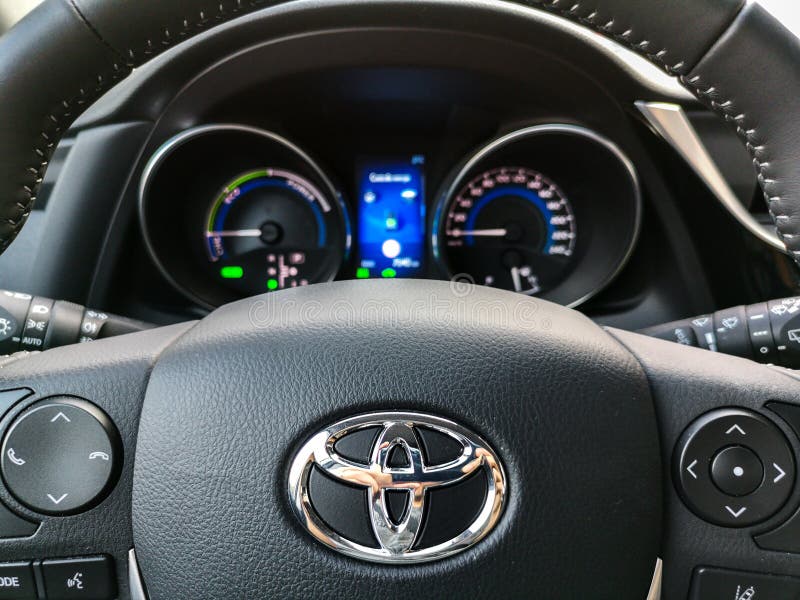 Έλεγχοι τιμονιών της Toyota και ταμπλό αυτοκινήτων στοκ εικόνα Έλεγχοι τιμονιών της Toyota και ταμπλό αυτοκινήτων στοκ εικόνα