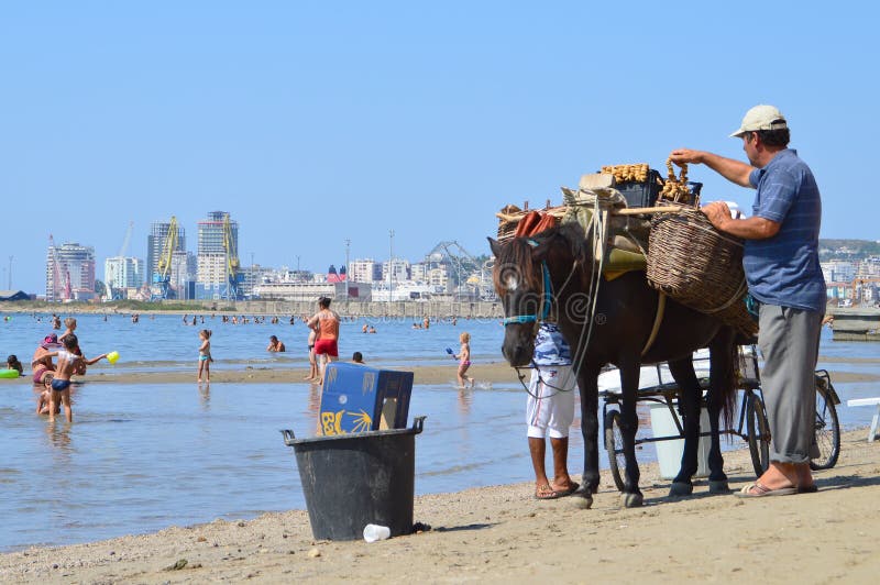 Έμποροι στην παραλία Durres στοκ εικόνες Έμποροι στην παραλία Durres στοκ εικόνες