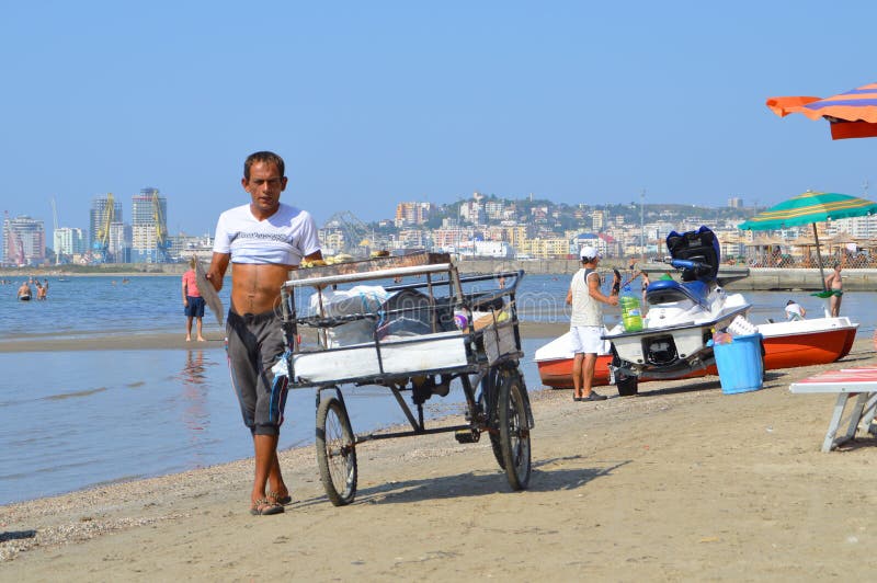 Έμποροι στην παραλία Durres στοκ εικόνες Έμποροι στην παραλία Durres στοκ εικόνες