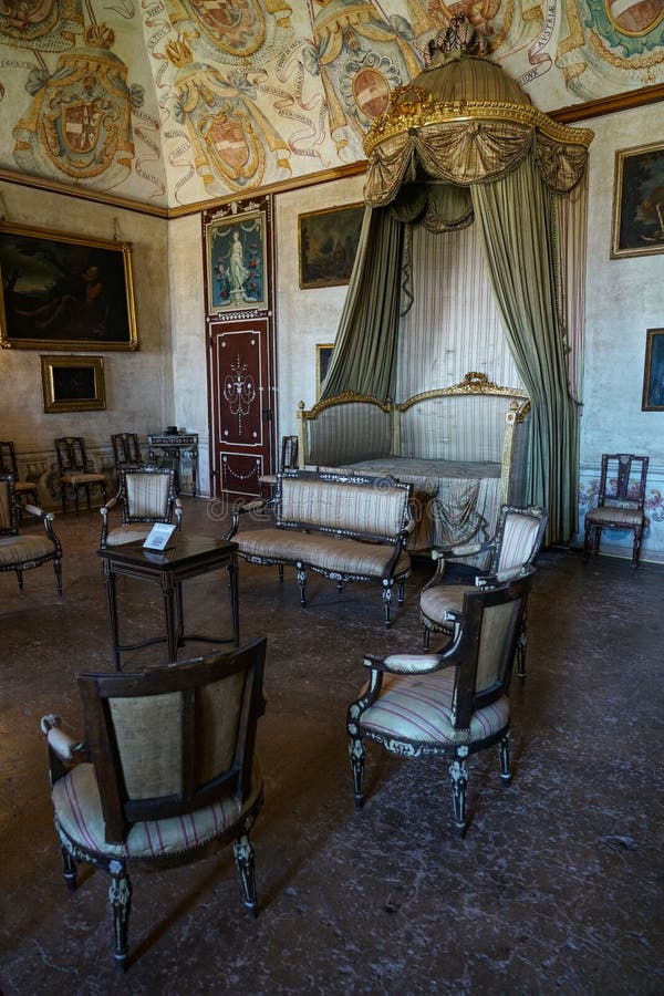 Ένα κλασικό four-poster κρεβάτι του κάστρου Masino στοκ φωτογραφίες με δικαίωμα ελεύθερης χρήσης