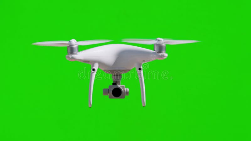 Ένα πραγματικό UAV Quadcopter Drone που κινείται αργά σε εξωτερικό χώρο μπροστά από μια πράσινη οθόνη. απόθεμα βίντεο