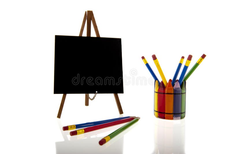 Πίνακας και colourfull μολύβια στοκ εικόνα με δικαίωμα ελεύθερης χρήσης Πίνακας και colourfull μολύβια στοκ εικόνα με δικαίωμα ελεύθερης χρήσης